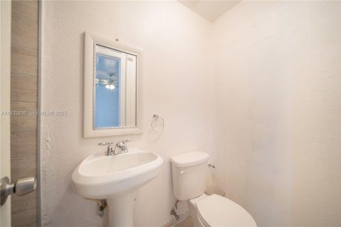 Снять в аренду виллу или дом в Майами, Флорида 2 спальни, 74.32м2, № 1991782 - фото 12