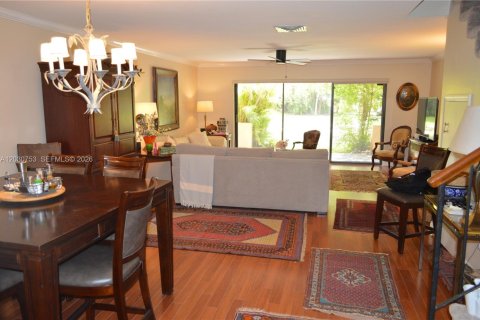 Townhouse in Doral, Florida 2 bedrooms, 157.93 sq.m. № 2258004 - photo 8