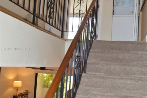 Townhouse in Doral, Florida 2 bedrooms, 157.93 sq.m. № 2258004 - photo 11