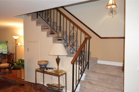 Townhouse in Doral, Florida 2 bedrooms, 157.93 sq.m. № 2258004 - photo 12