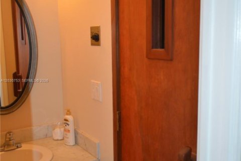 Townhouse in Doral, Florida 2 bedrooms, 157.93 sq.m. № 2258004 - photo 22