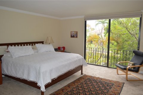 Townhouse in Doral, Florida 2 bedrooms, 157.93 sq.m. № 2258004 - photo 10
