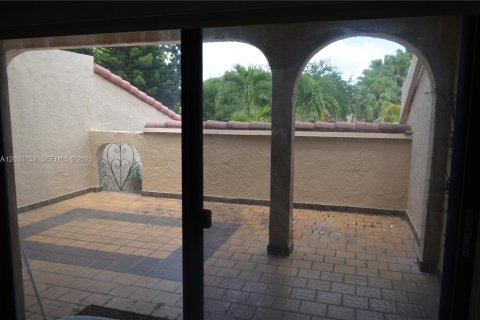 Townhouse in Doral, Florida 2 bedrooms, 157.93 sq.m. № 2258004 - photo 25