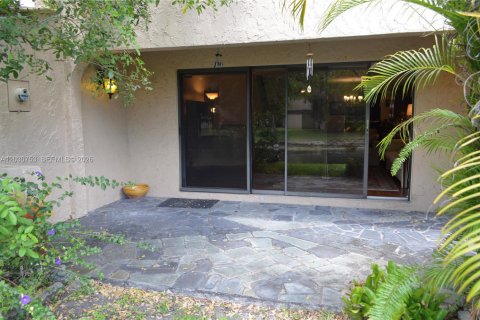 Townhouse in Doral, Florida 2 bedrooms, 157.93 sq.m. № 2258004 - photo 30