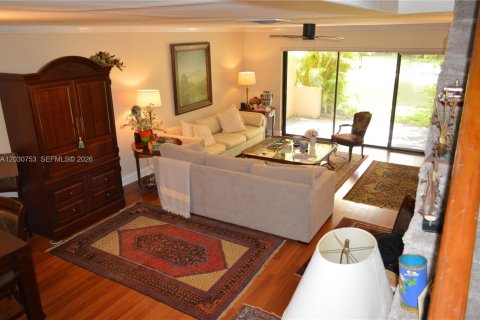 Townhouse in Doral, Florida 2 bedrooms, 157.93 sq.m. № 2258004 - photo 7