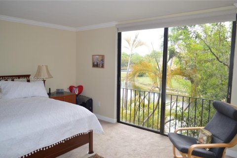Townhouse in Doral, Florida 2 bedrooms, 157.93 sq.m. № 2258004 - photo 16