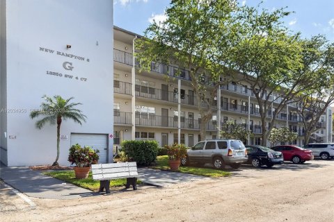 Apartamento en alquiler en Pembroke Pines, Florida, 1 dormitorio, 63.64 m2 № 2084905 - foto 2