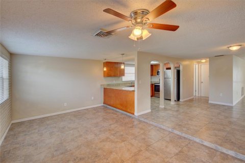 House in Holiday, Florida 3 bedrooms, 154.68 sq.m. № 1659285 - photo 10