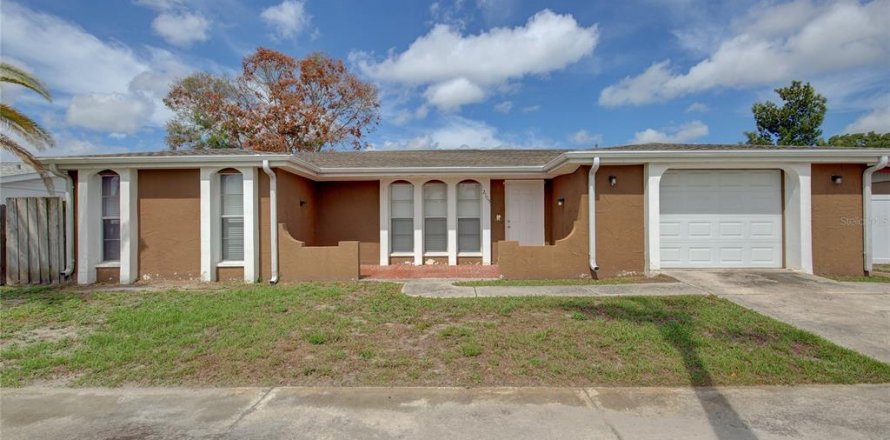 House in Holiday, Florida 3 bedrooms, 154.68 sq.m. № 1659285