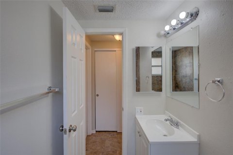 House in Holiday, Florida 3 bedrooms, 154.68 sq.m. № 1659285 - photo 27
