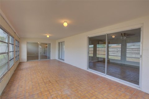 House in Holiday, Florida 3 bedrooms, 154.68 sq.m. № 1659285 - photo 29