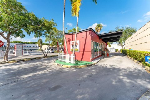 Commercial property in Miami, Florida № 2079420 - photo 14