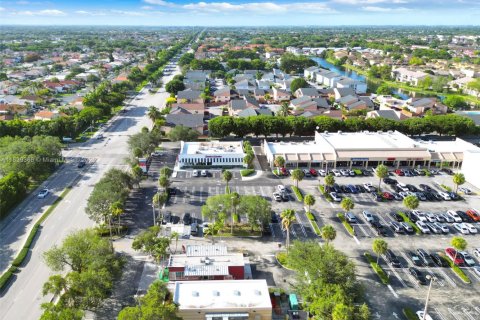 Commercial property in Miami, Florida № 2079420 - photo 22