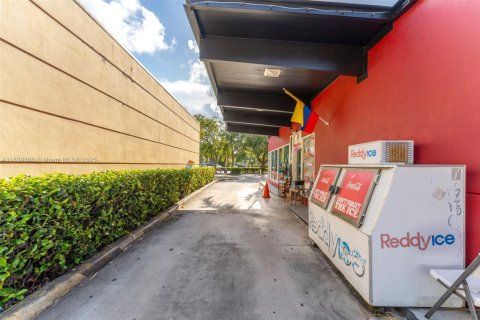 Commercial property in Miami, Florida № 2079420 - photo 13