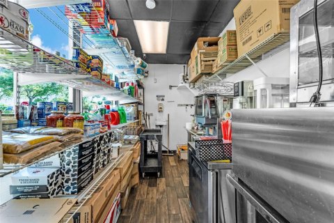 Commercial property in Miami, Florida № 2079420 - photo 3