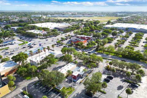 Commercial property in Miami, Florida № 2079420 - photo 18
