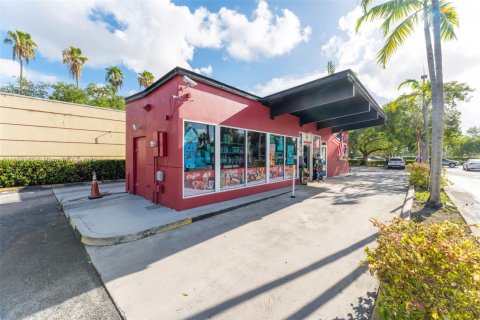 Commercial property in Miami, Florida № 2079420 - photo 11