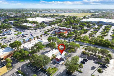 Commercial property in Miami, Florida № 2079420 - photo 17