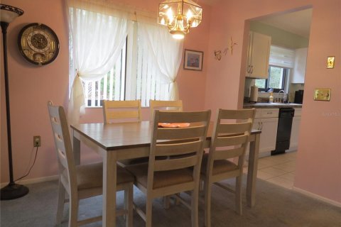 Condo in Weeki Wachee, Florida, 2 bedrooms  № 1569879 - photo 10
