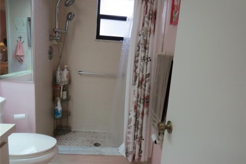 Condo in Weeki Wachee, Florida, 2 bedrooms  № 1569879 - photo 23