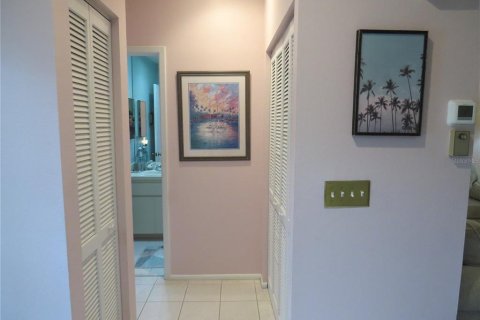 Condo in Weeki Wachee, Florida, 2 bedrooms  № 1569879 - photo 24
