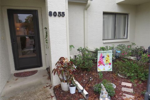 Condo in Weeki Wachee, Florida, 2 bedrooms  № 1569879 - photo 2