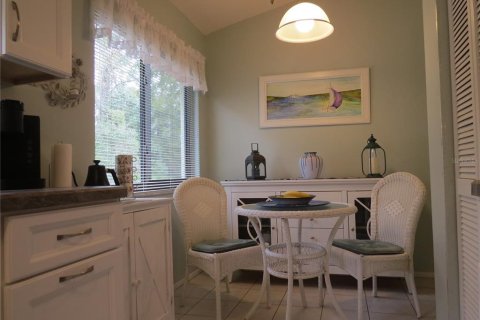 Condo in Weeki Wachee, Florida, 2 bedrooms  № 1569879 - photo 12