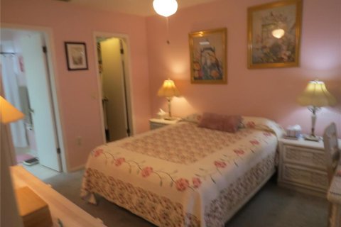 Condo in Weeki Wachee, Florida, 2 bedrooms  № 1569879 - photo 17