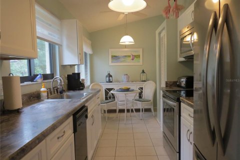 Condo in Weeki Wachee, Florida, 2 bedrooms  № 1569879 - photo 15