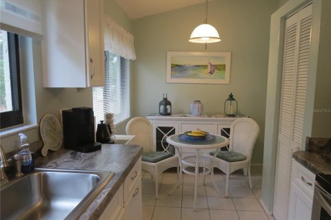 Condo in Weeki Wachee, Florida, 2 bedrooms  № 1569879 - photo 13
