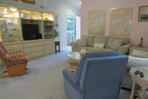 Condo in Weeki Wachee, Florida, 2 bedrooms  № 1569879 - photo 8