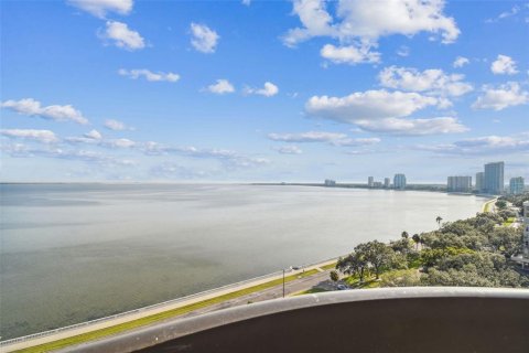 Condo in Tampa, Florida, 2 bedrooms  № 1424560 - photo 2