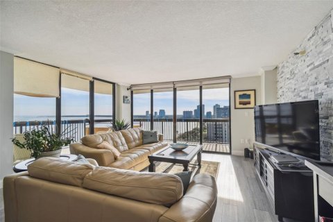 Condo in Tampa, Florida, 2 bedrooms  № 1424560 - photo 5