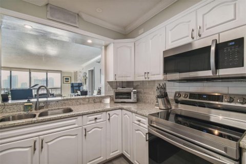Condo in Tampa, Florida, 2 bedrooms  № 1424560 - photo 14