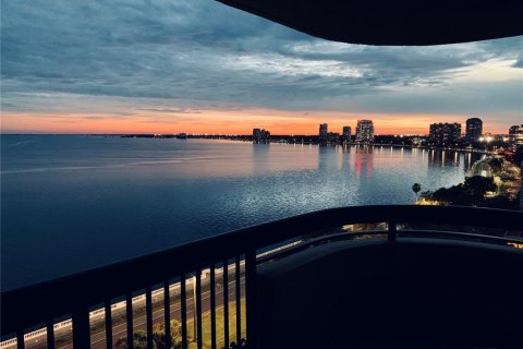 Condo in Tampa, Florida, 2 bedrooms  № 1424560 - photo 29