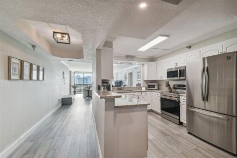 Condo in Tampa, Florida, 2 bedrooms  № 1424560 - photo 12