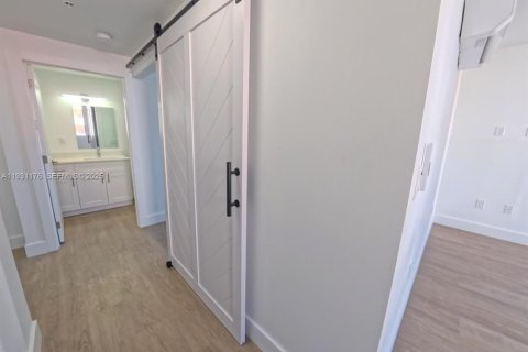 Снять в аренду квартиру в Майами, Флорида 1 спальня, 48.77м2, № 1989553 - фото 7