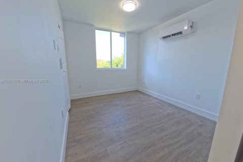 Снять в аренду квартиру в Майами, Флорида 1 спальня, 48.77м2, № 1989553 - фото 5