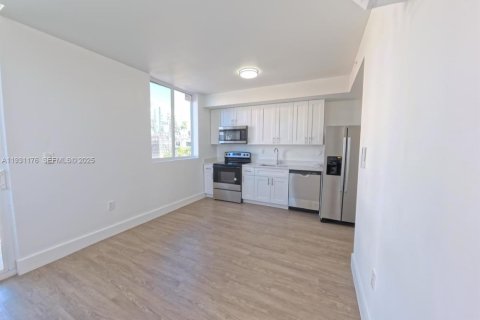 Снять в аренду квартиру в Майами, Флорида 1 спальня, 48.77м2, № 1989553 - фото 4