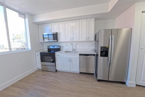 Снять в аренду квартиру в Майами, Флорида 1 спальня, 48.77м2, № 1989553 - фото 3