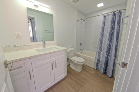 Снять в аренду квартиру в Майами, Флорида 1 спальня, 48.77м2, № 1989553 - фото 8