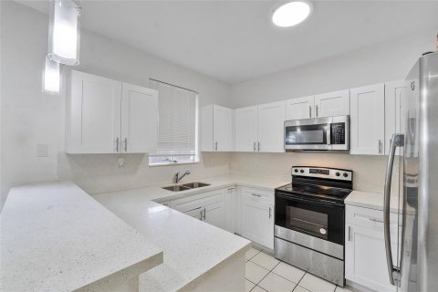 Condo in Homestead, Florida, 3 bedrooms № 2260373 - photo 2
