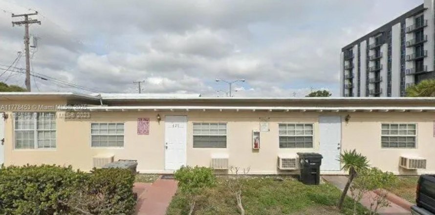 Commercial property in Fort Lauderdale, Florida 269.7 sq.m. № 1868401