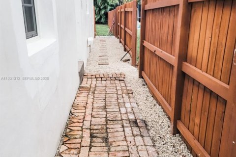 Купить виллу или дом в Майами, Флорида 3 спальни, 145.3м2, № 1989893 - фото 21