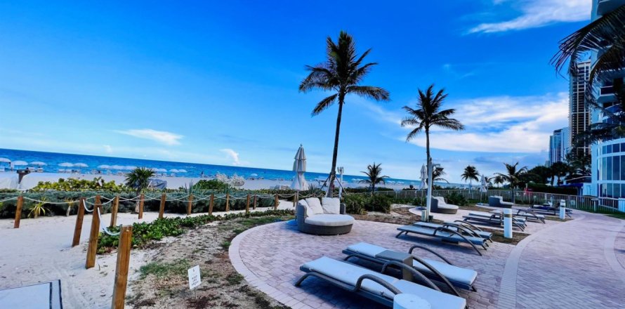 Condo à Sunny Isles Beach, Floride, 2 chambres № 1136396