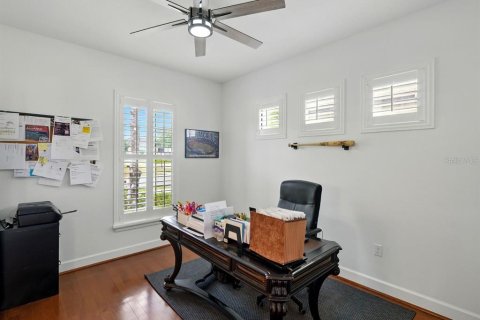 House in Tampa, Florida 4 bedrooms, 305.74 sq.m. № 1673409 - photo 12