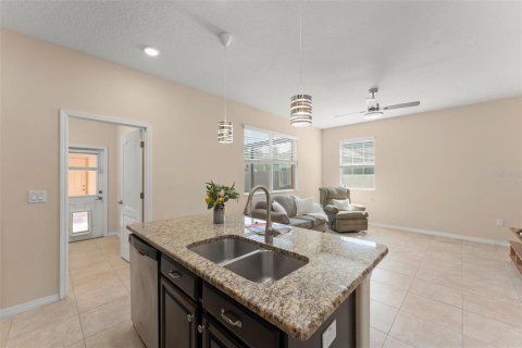 Townhouse in Winter Garden, Florida 3 bedrooms, 162.39 sq.m. № 1800614 - photo 19