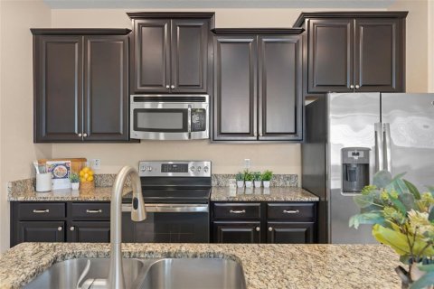 Townhouse in Winter Garden, Florida 3 bedrooms, 162.39 sq.m. № 1800614 - photo 18