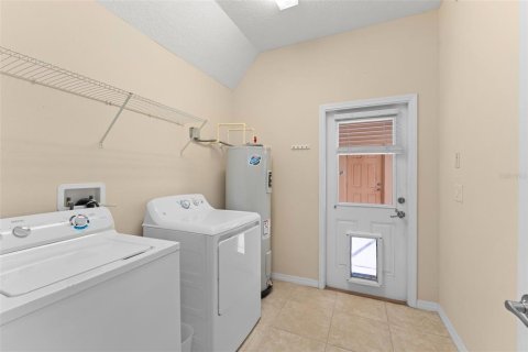 Townhouse in Winter Garden, Florida 3 bedrooms, 162.39 sq.m. № 1800614 - photo 22