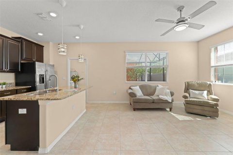 Townhouse in Winter Garden, Florida 3 bedrooms, 162.39 sq.m. № 1800614 - photo 12
